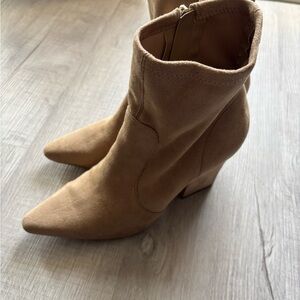 Elegant Tan Ankle Boots size 9